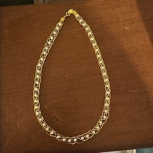 Gold tone Avon vintage necklace with pearl beads